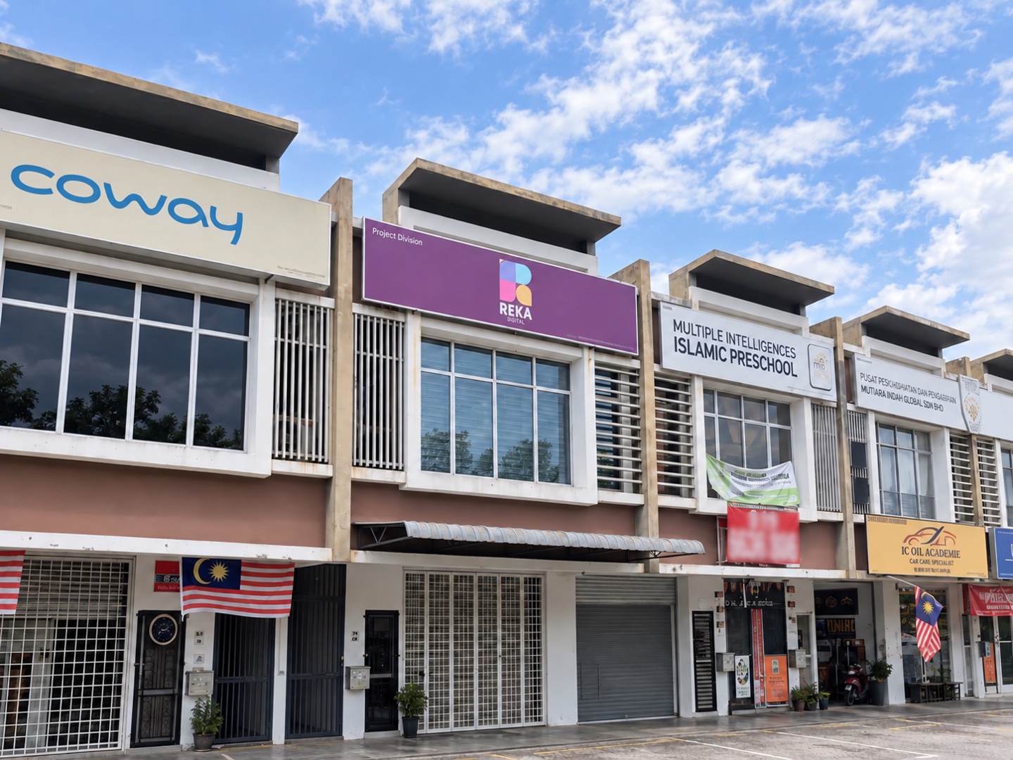 Pejabat Reka Digital — foto luar yang diperjelas